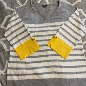 Hannah V-neck Sweater Three-Quarter-Sleeve